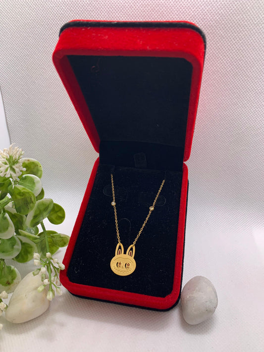 Collier Labubu – Pendentif Doré Unique avec Chaîne Élégante ✨🐰