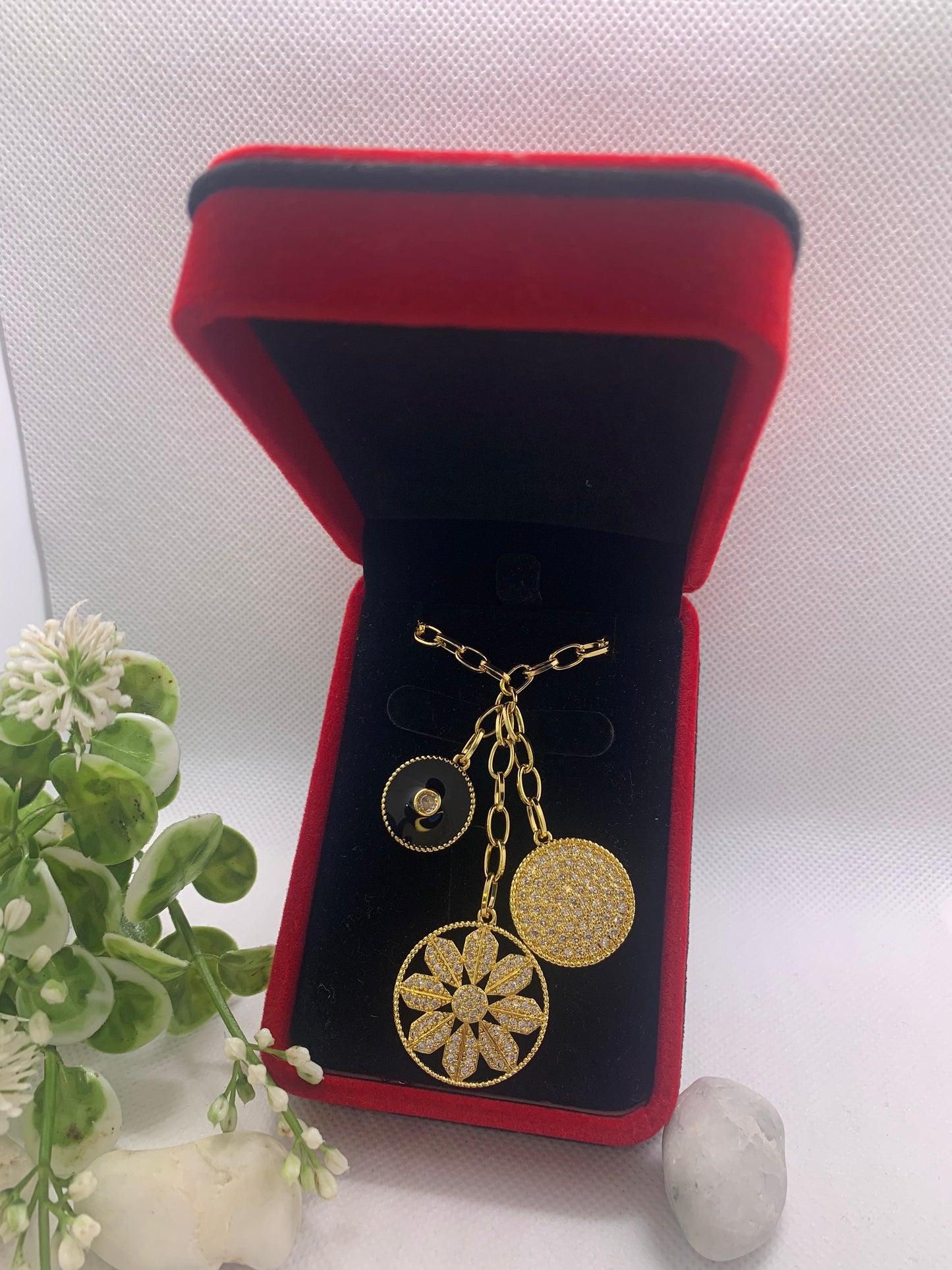 🌟 Collier Doré avec Pendentifs Ronds & Fleur Cristallisée 🌟