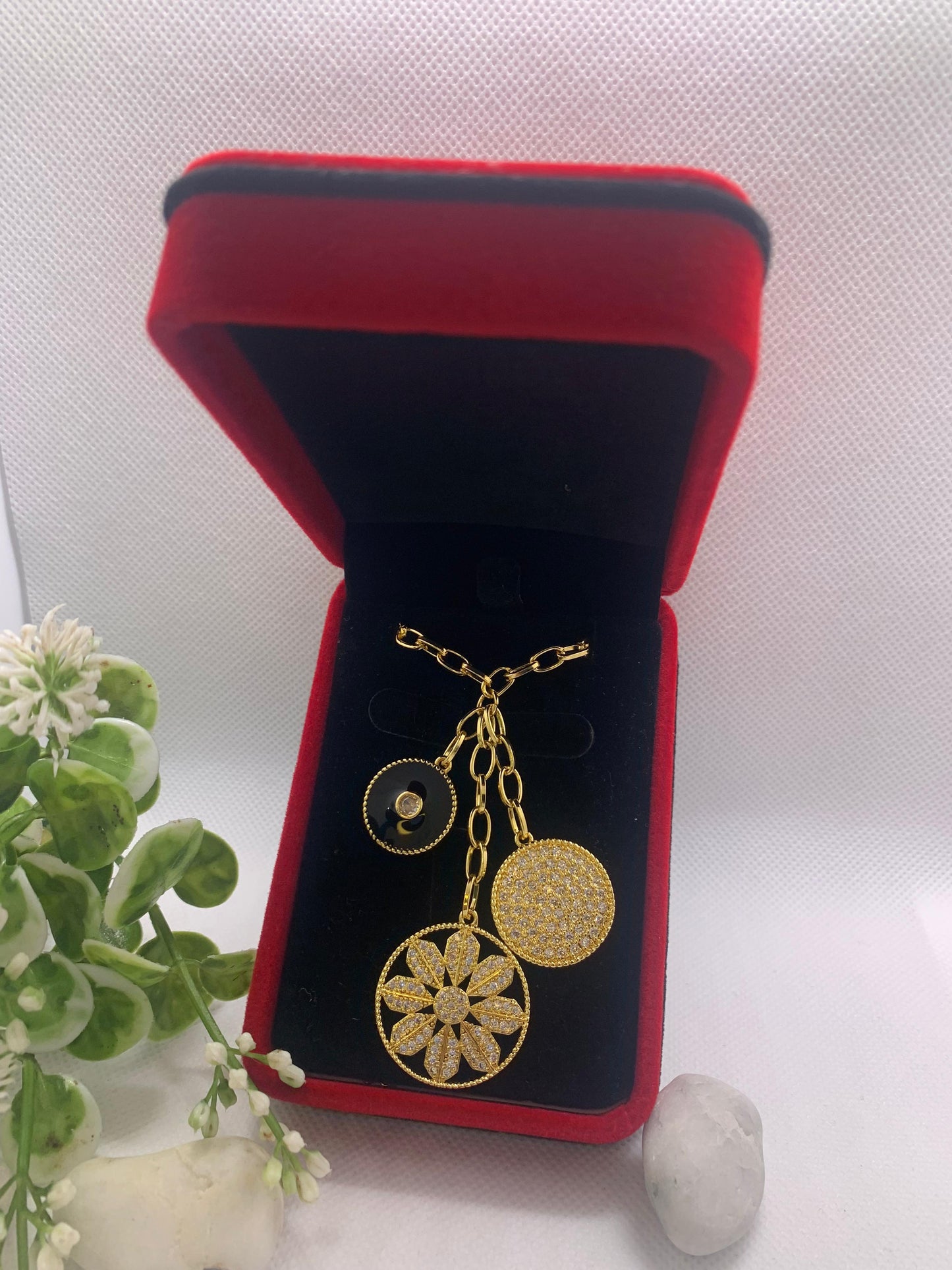 🌟 Collier Doré avec Pendentifs Ronds & Fleur Cristallisée 🌟