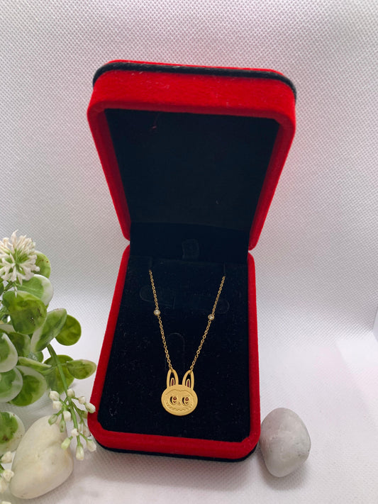 Collier Labubu – Pendentif Doré Unique avec Chaîne Élégante ✨🐰