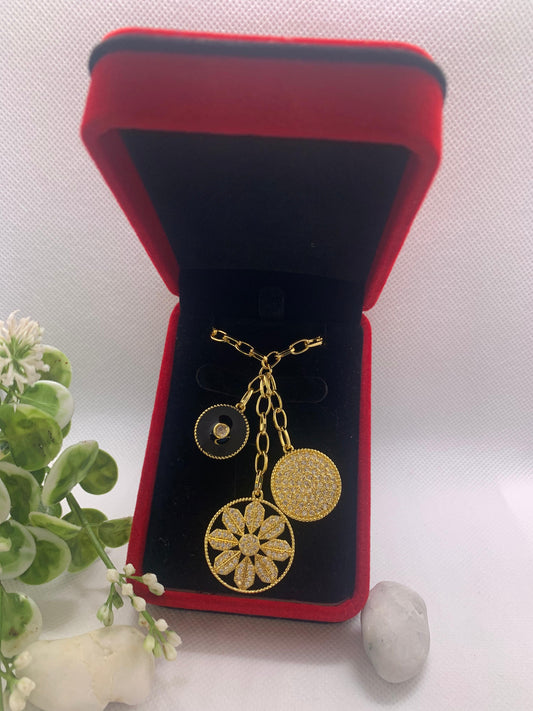 🌟 Collier Doré avec Pendentifs Ronds & Fleur Cristallisée 🌟