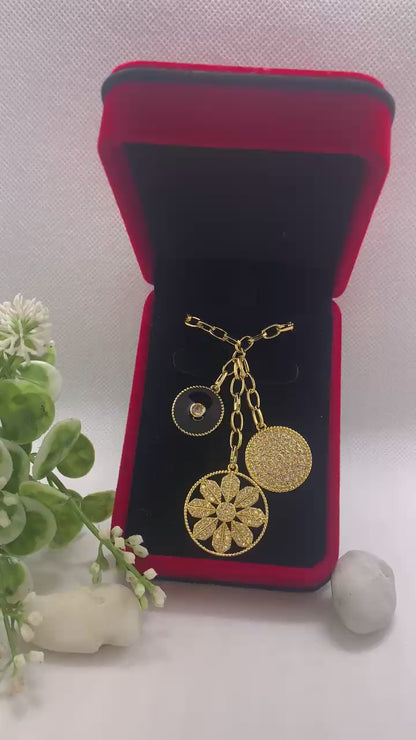 🌟 Collier Doré avec Pendentifs Ronds & Fleur Cristallisée 🌟