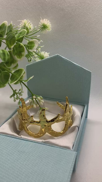 ✨ Bracelet Manchette Doré – Design Feuillage Martelé ✨